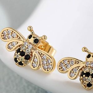 NWT! Beautiful Bumble Bee Stud Earrings! 🐝❤️